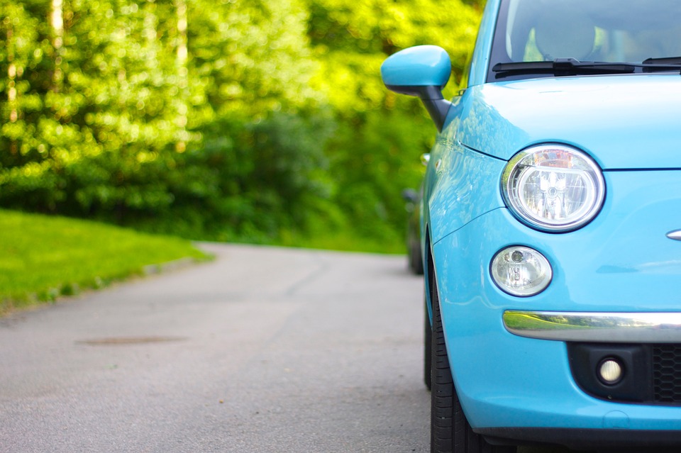 Voiture bleue