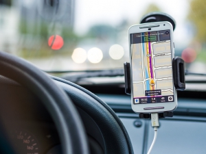 gps sur smartphone en voiture