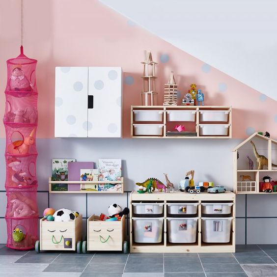 Rangements pratiques pour une chambre d'enfant