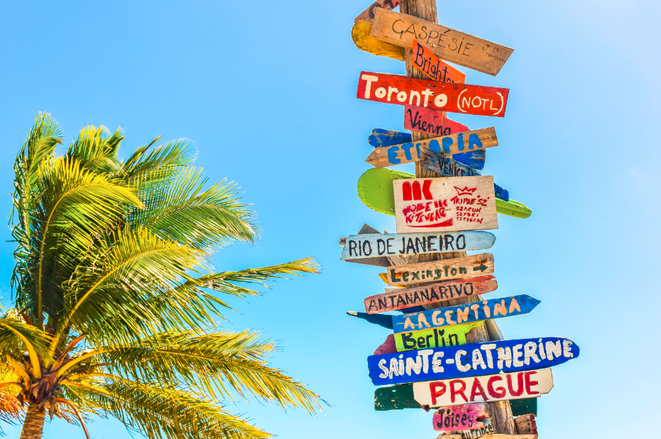 Panneau indication destinations voyage